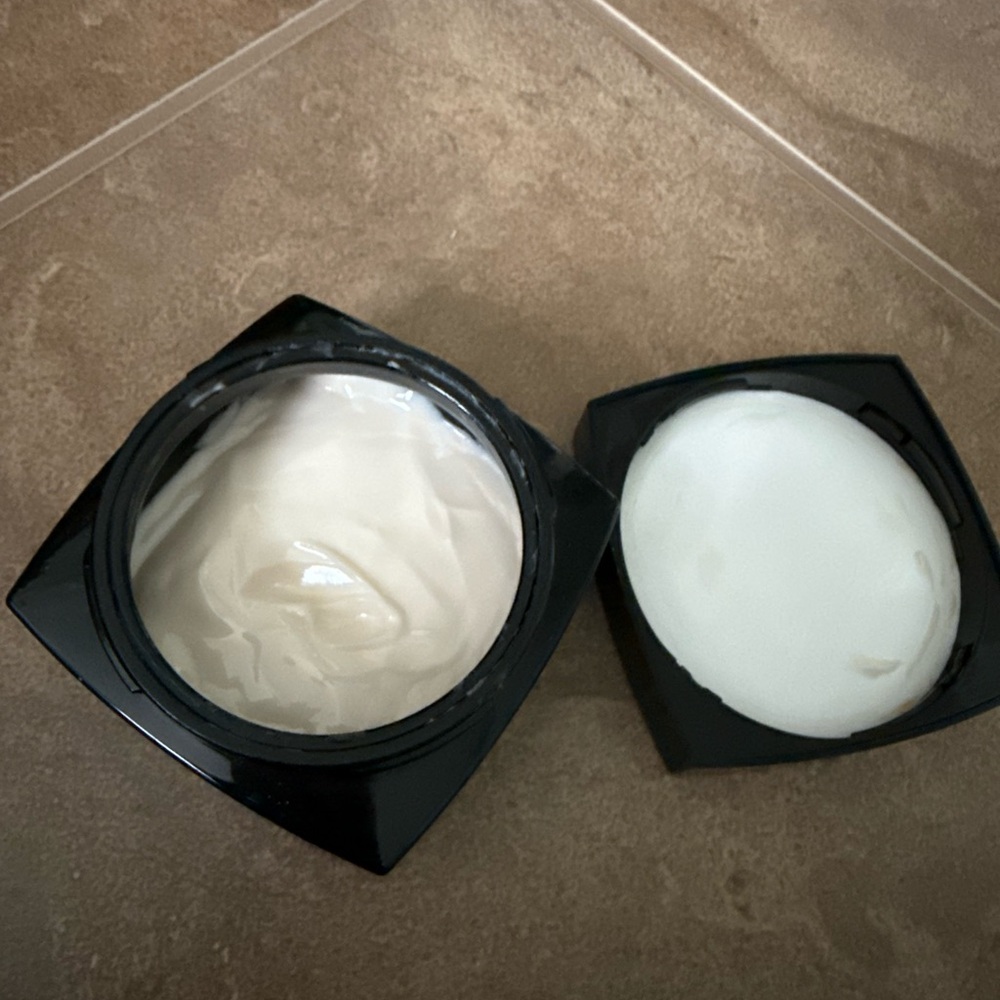 Chanel Black coco noir body cream - Picture 3 of 3